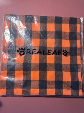 🐕Realeaf Orange & Black Plaid Dog Bandana